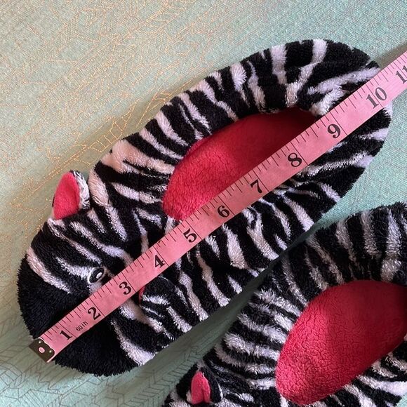 SIZE 7-8 Zebra slippers Bedroom/House shoes, plush black,white & pink, non-skid - Picture 5 of 8